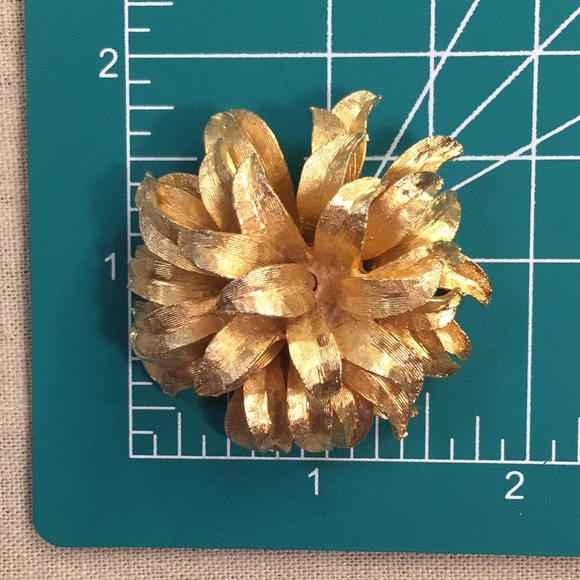 Vintage Flower Brooch Pin Stacked Petal Design - Picture 6 of 8